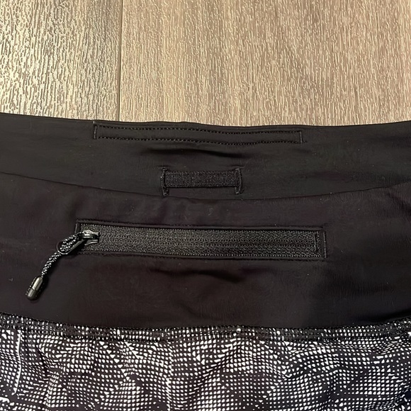 Lululemon Speed Up 2.5” Shorts - Picture 7 of 12